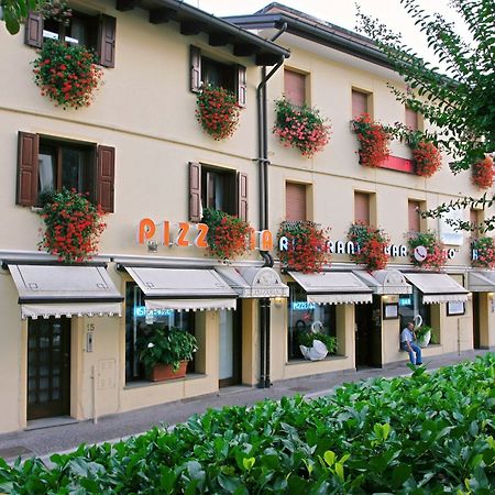 Hotel Ristorante Cigno - Camere And Aparthotel لاتيسانا المظهر الخارجي الصورة