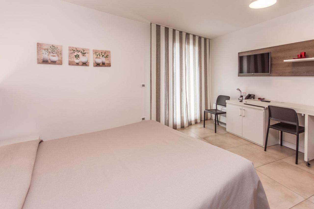 Hotel Ristorante Cigno - Camere And Aparthotel لاتيسانا المظهر الخارجي الصورة