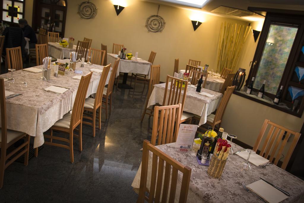 Hotel Ristorante Cigno - Camere And Aparthotel لاتيسانا المظهر الخارجي الصورة
