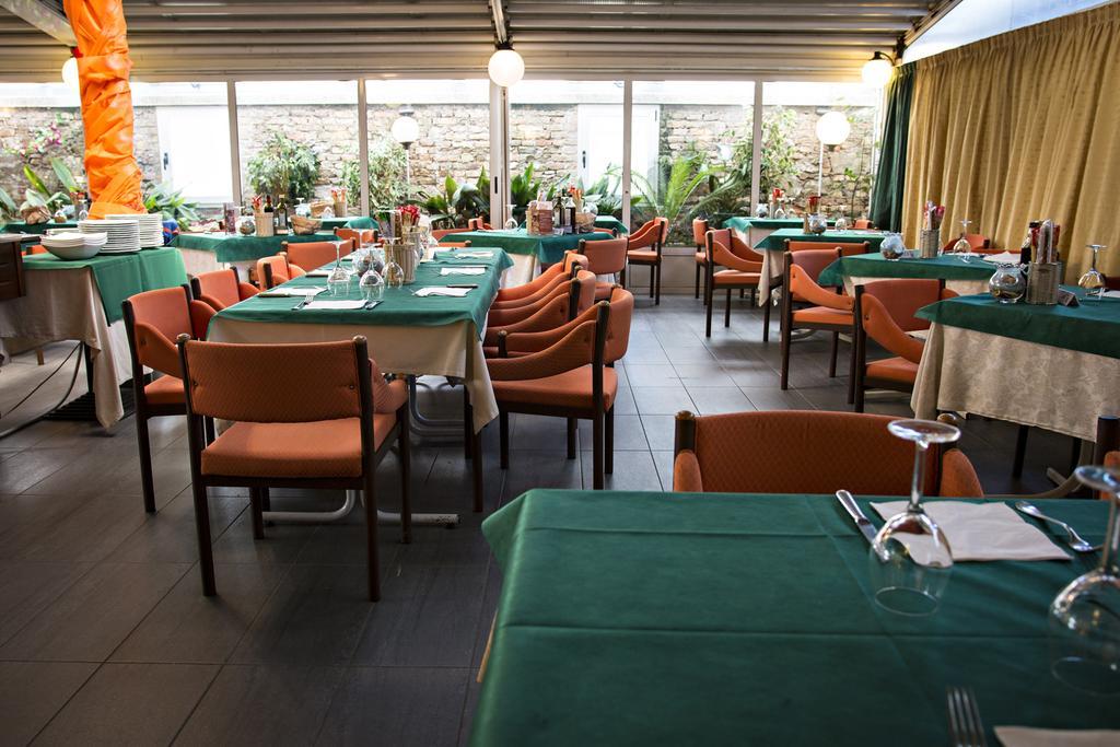 Hotel Ristorante Cigno - Camere And Aparthotel لاتيسانا المظهر الخارجي الصورة