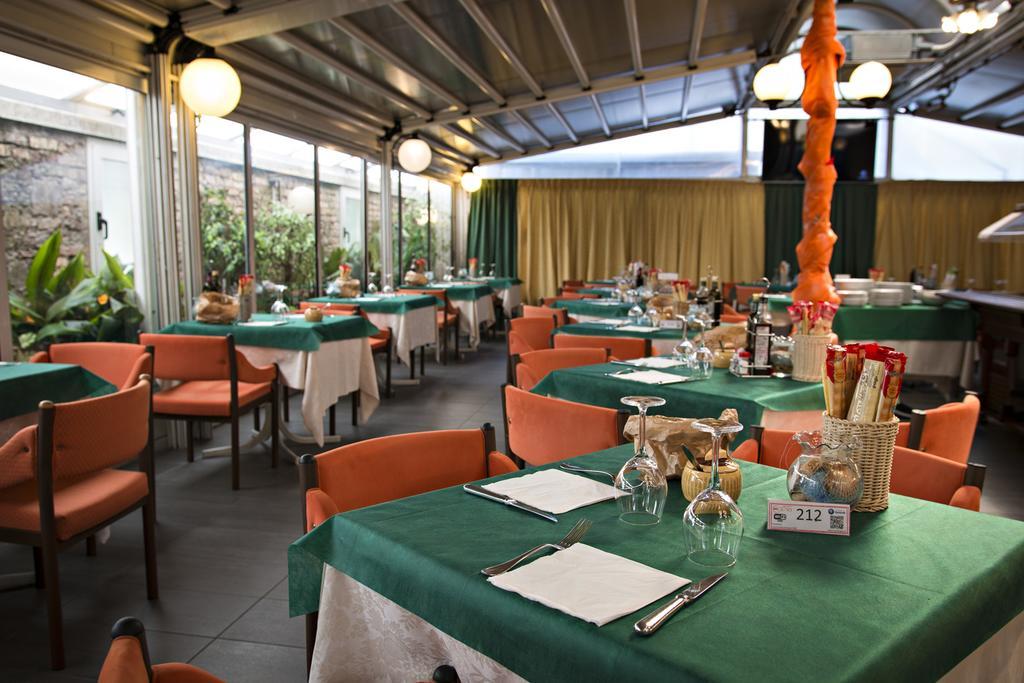 Hotel Ristorante Cigno - Camere And Aparthotel لاتيسانا المظهر الخارجي الصورة