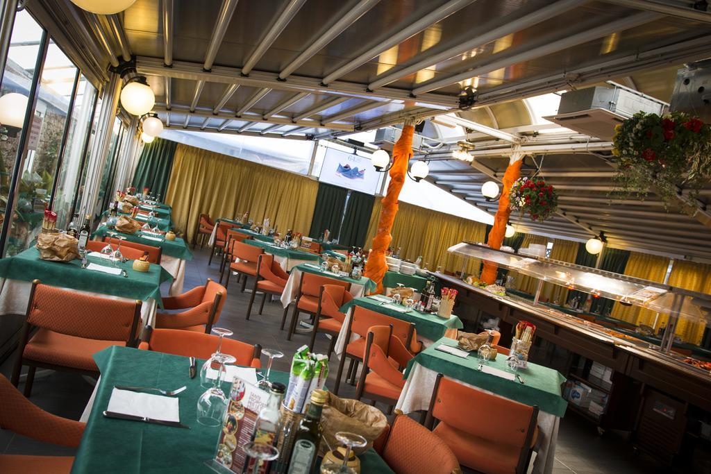 Hotel Ristorante Cigno - Camere And Aparthotel لاتيسانا المظهر الخارجي الصورة