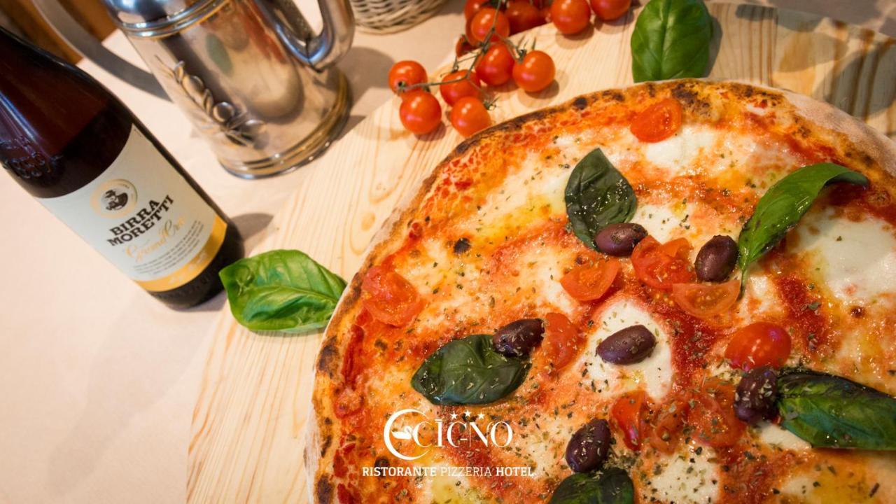 Hotel Ristorante Cigno - Camere And Aparthotel لاتيسانا المظهر الخارجي الصورة