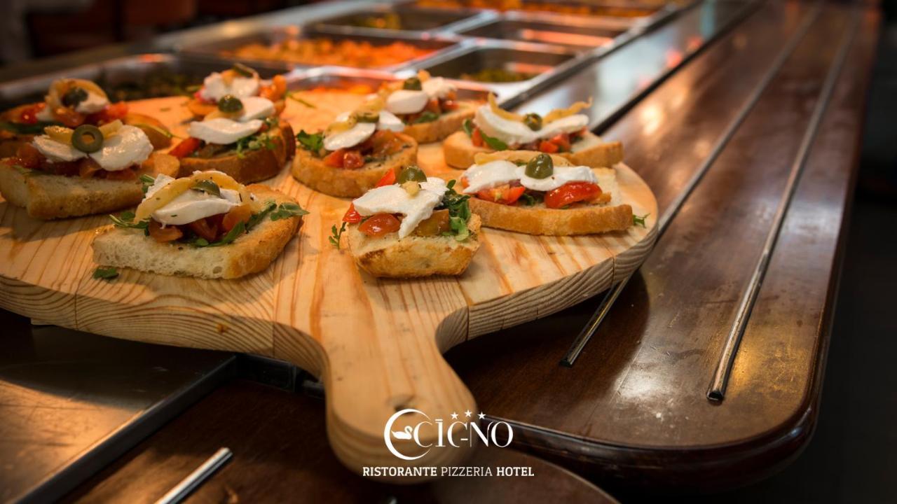 Hotel Ristorante Cigno - Camere And Aparthotel لاتيسانا المظهر الخارجي الصورة