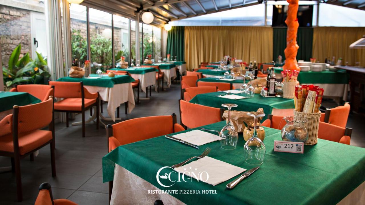 Hotel Ristorante Cigno - Camere And Aparthotel لاتيسانا المظهر الخارجي الصورة