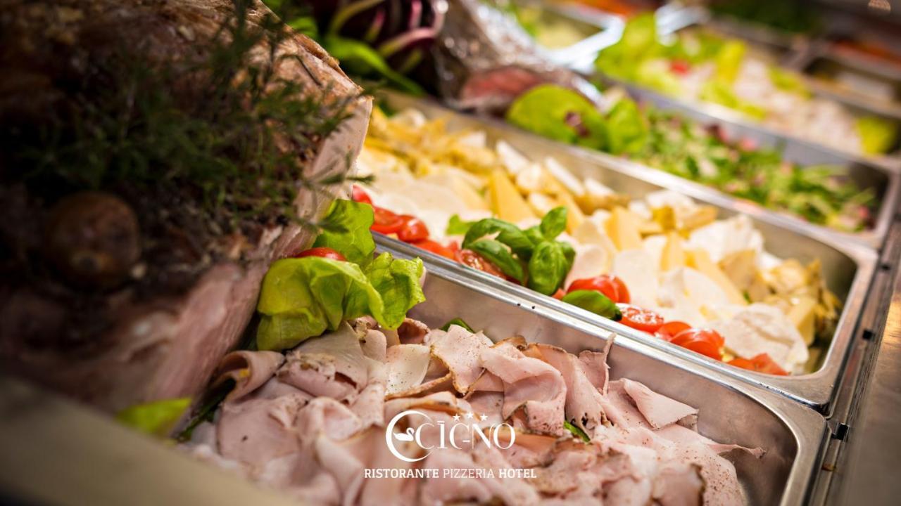 Hotel Ristorante Cigno - Camere And Aparthotel لاتيسانا المظهر الخارجي الصورة