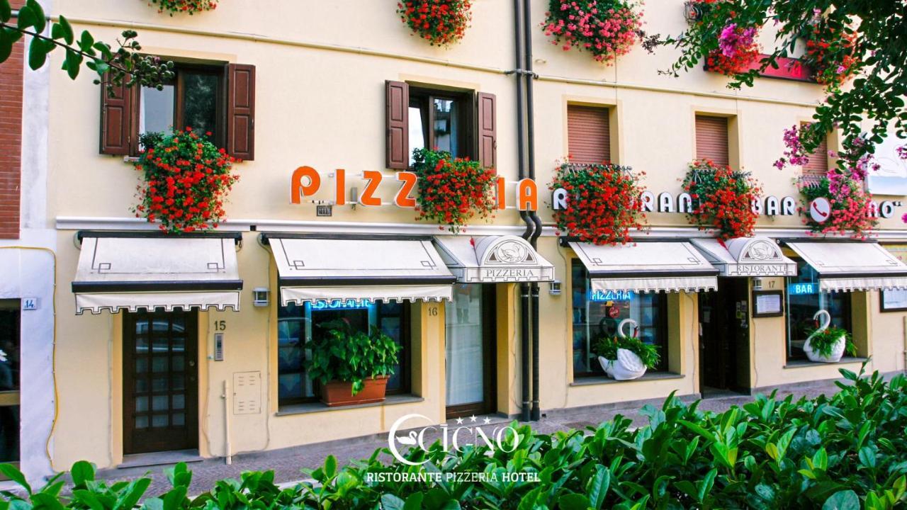Hotel Ristorante Cigno - Camere And Aparthotel لاتيسانا المظهر الخارجي الصورة