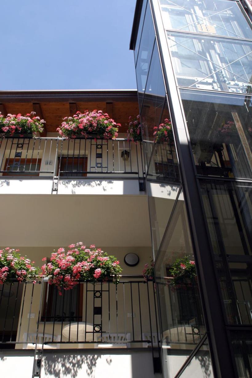 Hotel Ristorante Cigno - Camere And Aparthotel لاتيسانا المظهر الخارجي الصورة