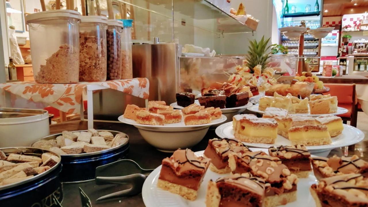 Hotel Ristorante Cigno - Camere And Aparthotel لاتيسانا المظهر الخارجي الصورة