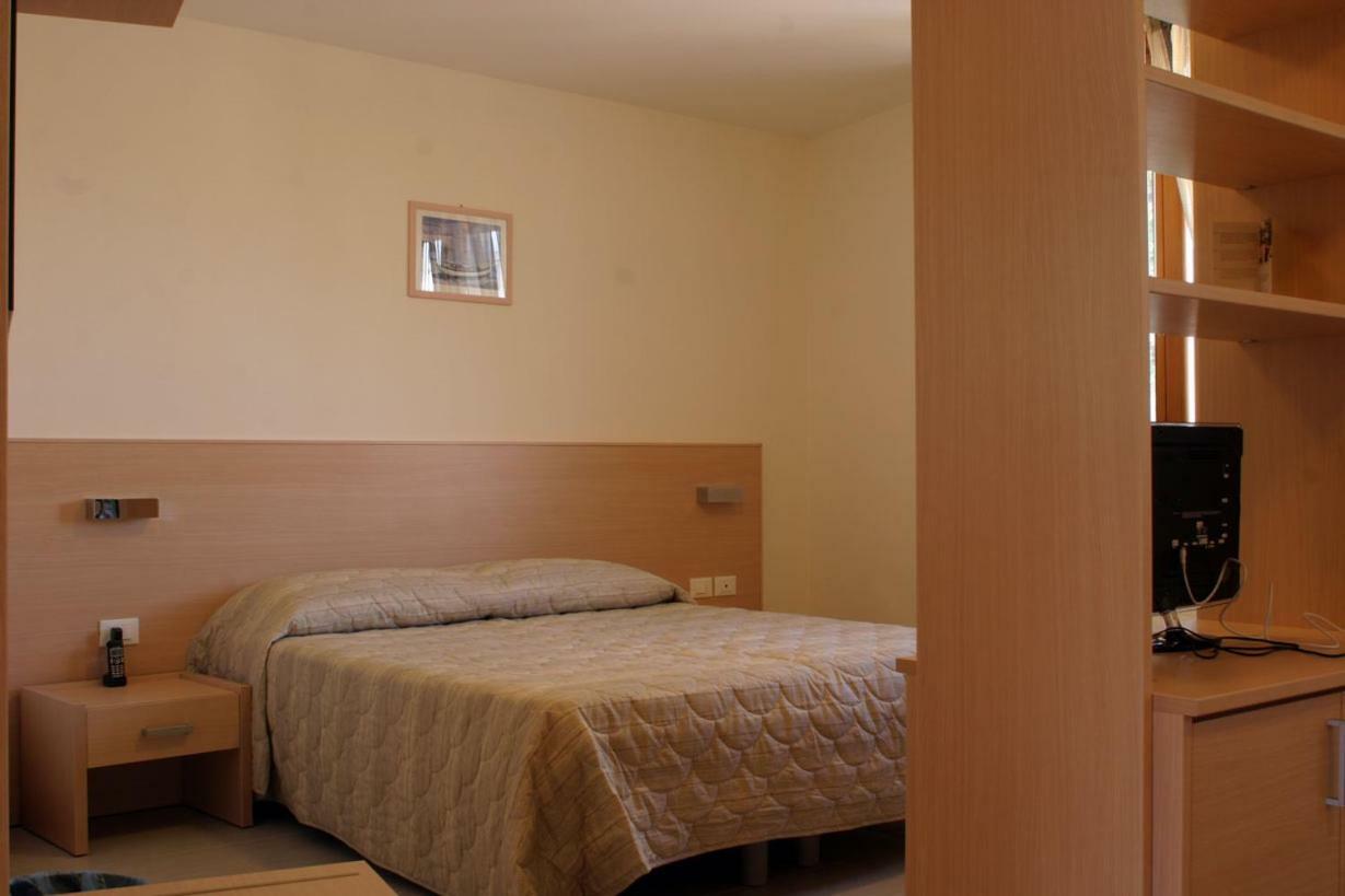 Hotel Ristorante Cigno - Camere And Aparthotel لاتيسانا المظهر الخارجي الصورة